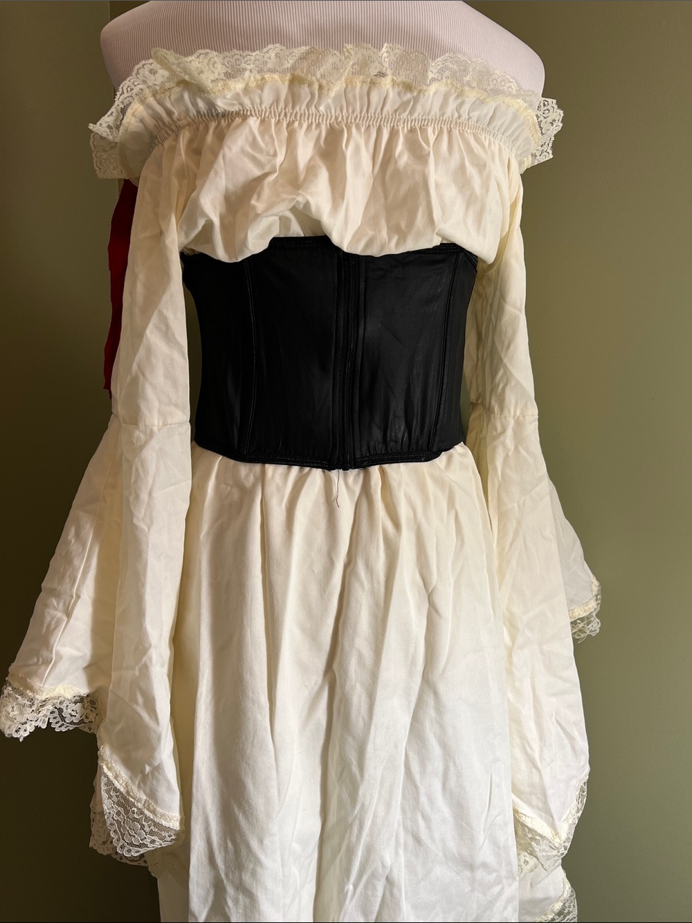 Women’s Pirate Wench Costume - Picture 6 of 6